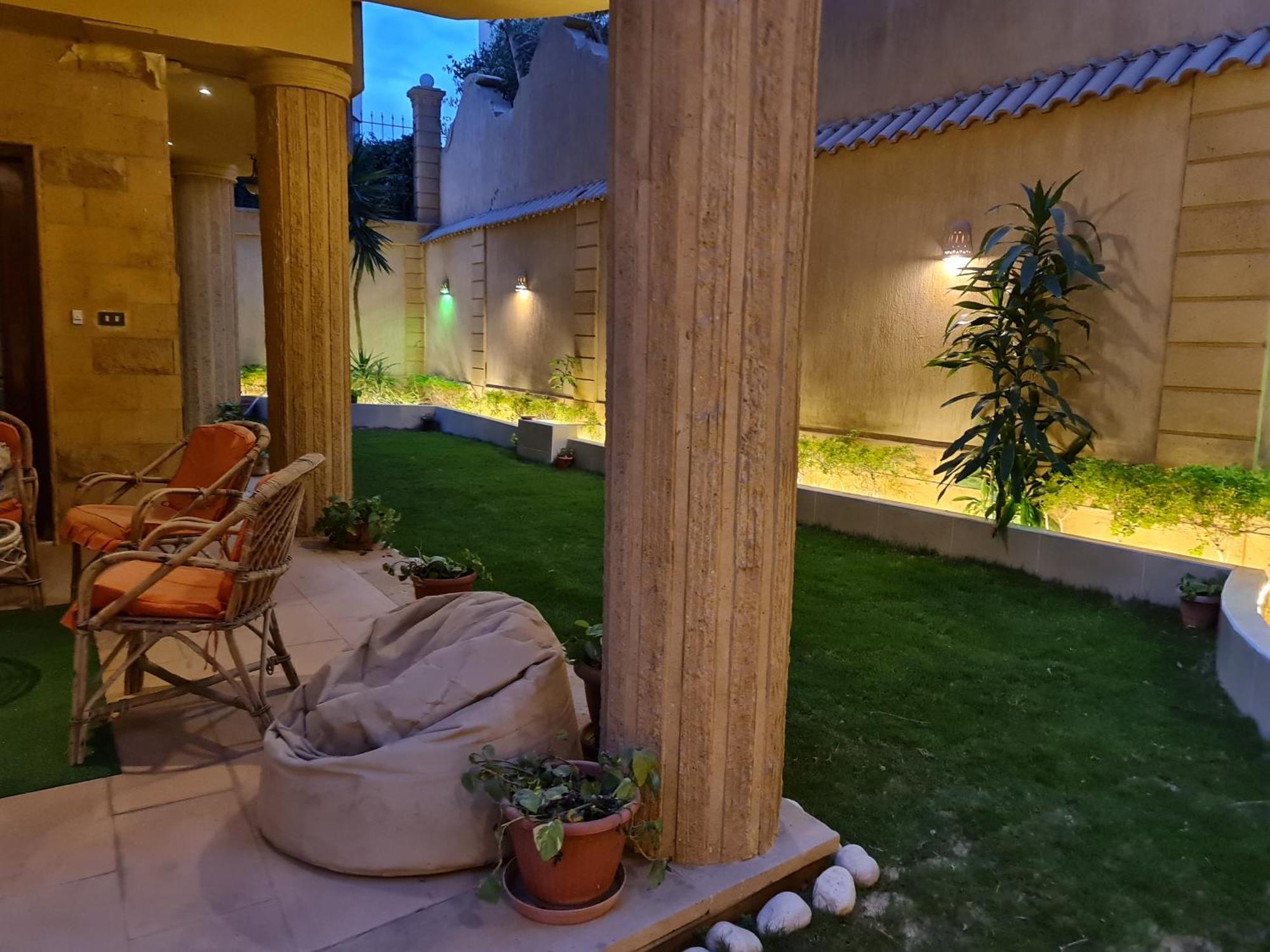700m Modern With Private Garden In New